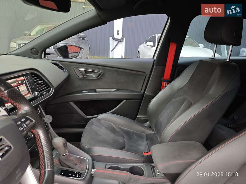 Хэтчбек SEAT Leon 2016 в Киеве