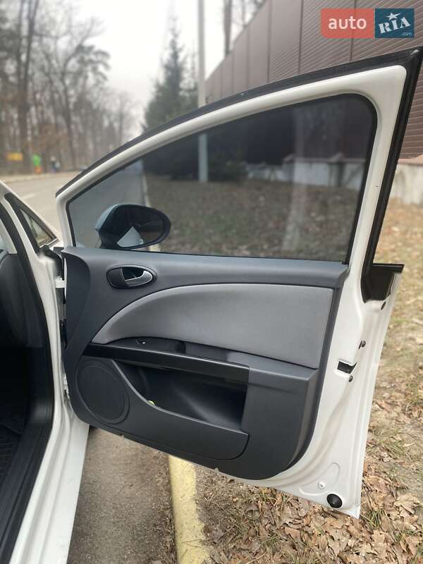 Хетчбек SEAT Leon 2010 в Києві