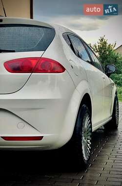 Хэтчбек SEAT Leon 2010 в Киеве