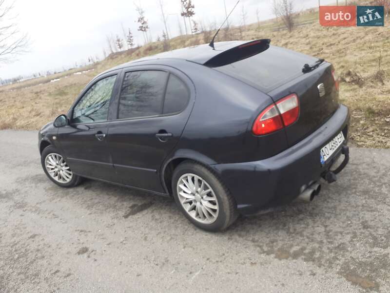 Хэтчбек SEAT Leon 2005 в Межгорье