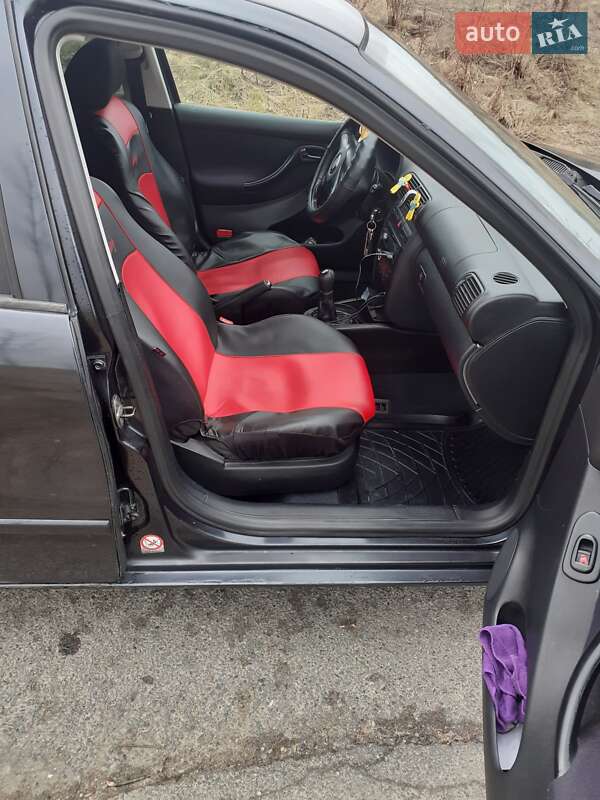 Хэтчбек SEAT Leon 2005 в Межгорье