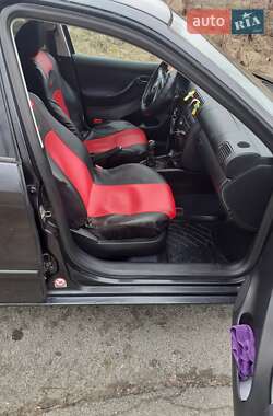 Хэтчбек SEAT Leon 2005 в 