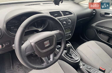 Хэтчбек SEAT Leon 2011 в 