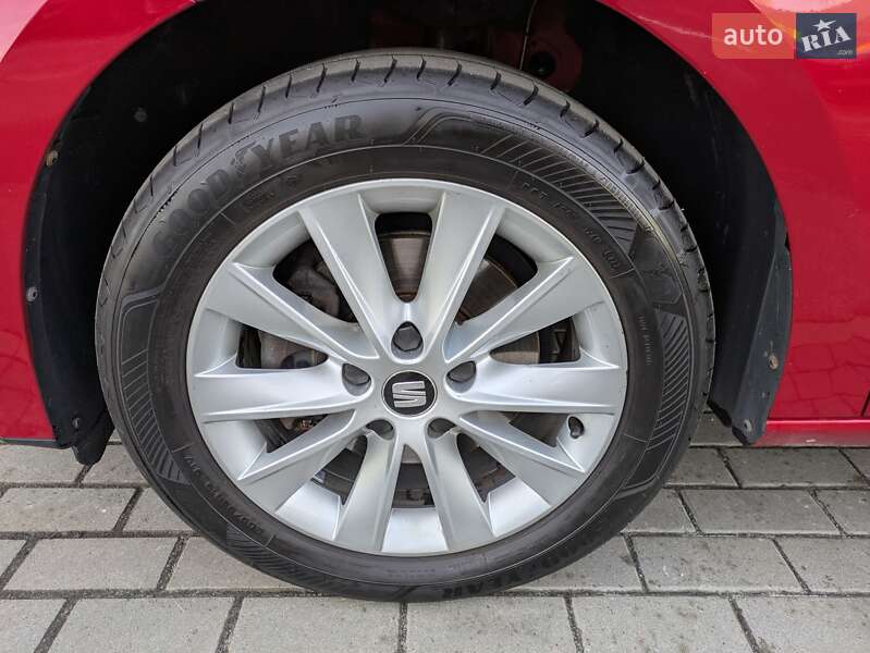 Хэтчбек SEAT Leon 2017 в Киеве