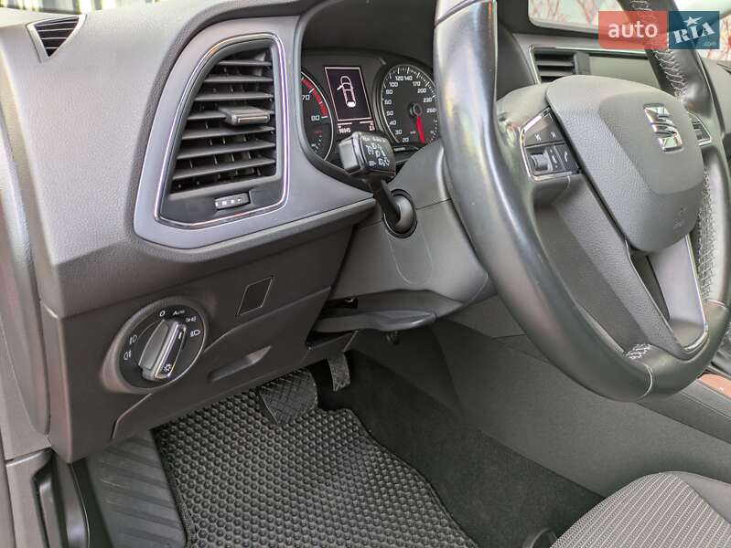 Хэтчбек SEAT Leon 2017 в Киеве