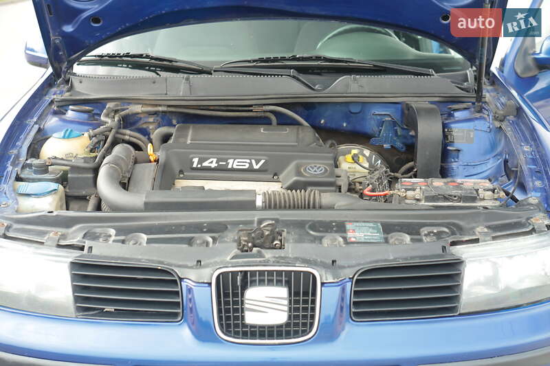 Хетчбек SEAT Leon 2000 в Ірпені