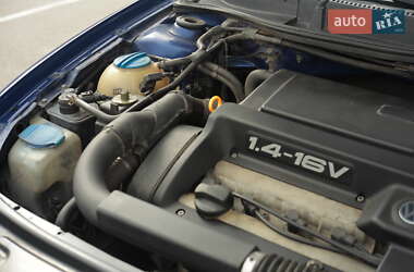 Хетчбек SEAT Leon 2000 в 