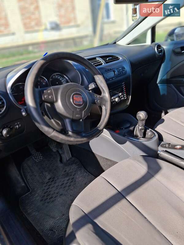 Хэтчбек SEAT Leon 2006 в Кропивницком