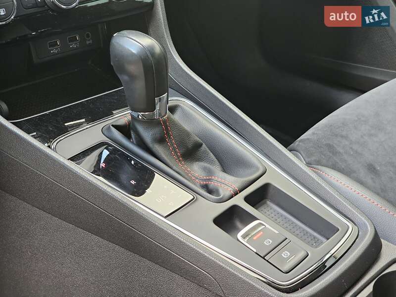 Хэтчбек SEAT Leon 2018 в Киеве