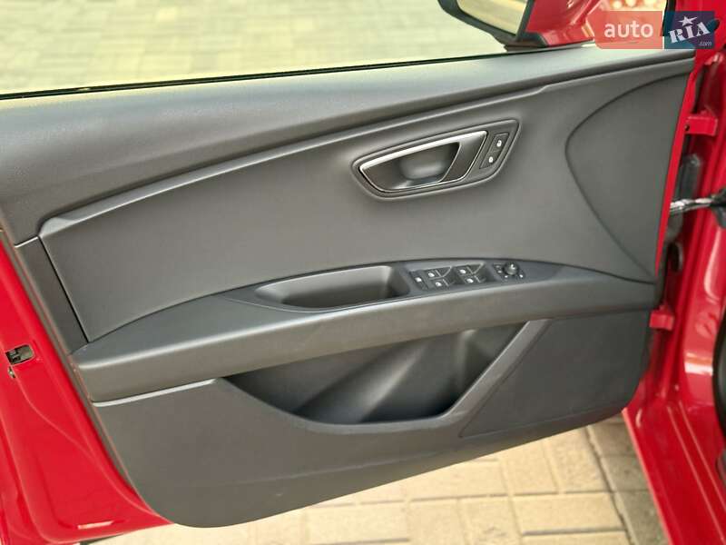 Хетчбек SEAT Leon 2013 в Дніпрі