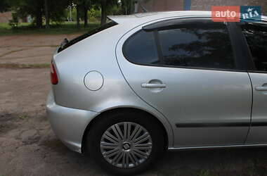 Хэтчбек SEAT Leon 2001 в 