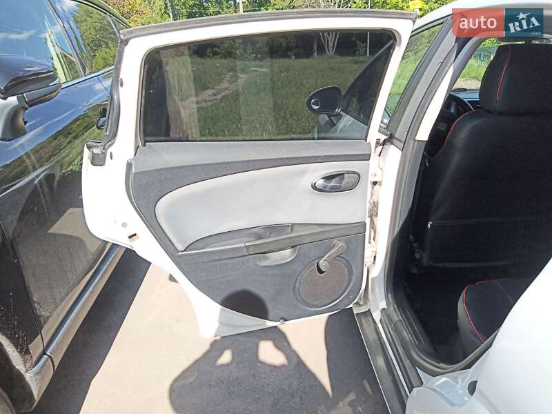 Хэтчбек SEAT Leon 2010 в Чернигове