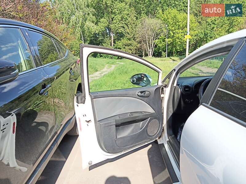 Хэтчбек SEAT Leon 2010 в Чернигове