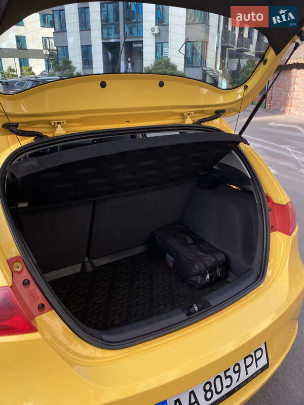 Хэтчбек SEAT Leon 2011 в Киеве