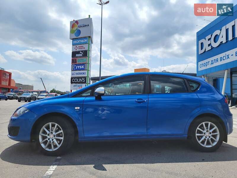 Хэтчбек SEAT Leon 2010 в Киеве