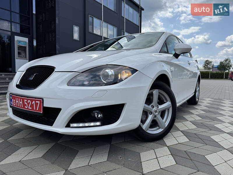 Хэтчбек SEAT Leon 2012 в 
