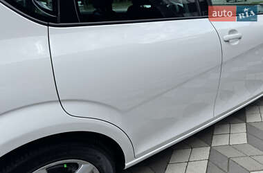 Хэтчбек SEAT Leon 2012 в 