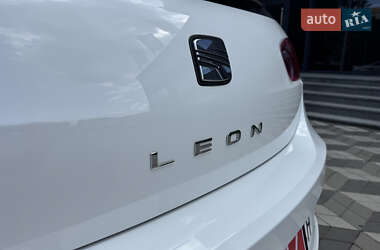 Хэтчбек SEAT Leon 2012 в 