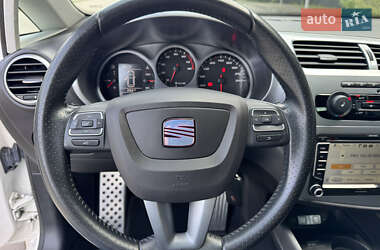 Хэтчбек SEAT Leon 2012 в 