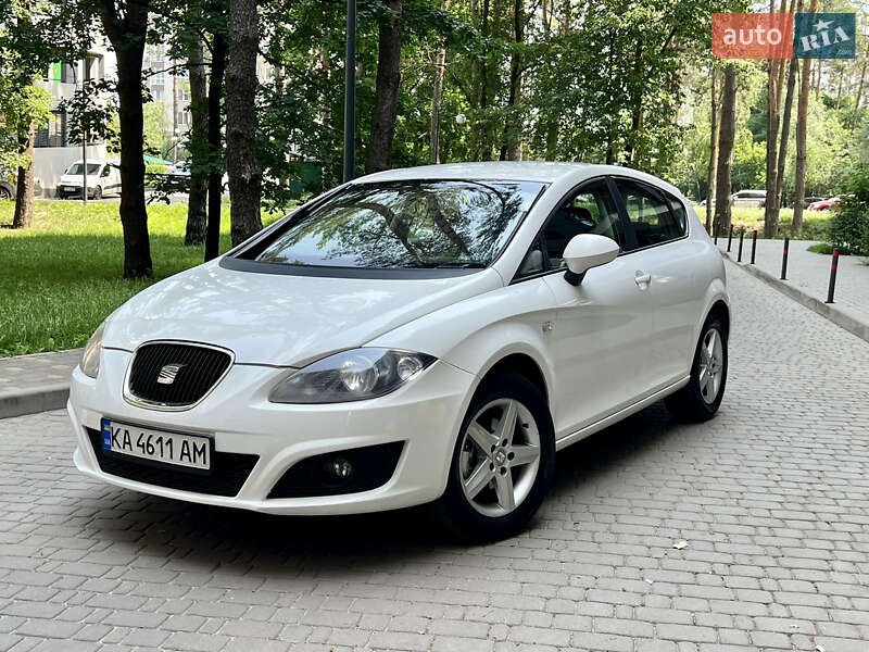 Хэтчбек SEAT Leon 2011 в 