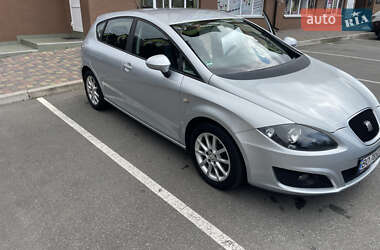Хэтчбек SEAT Leon 2011 в 