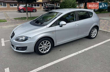 Хэтчбек SEAT Leon 2011 в 