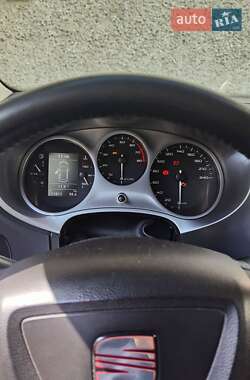 Хэтчбек SEAT Leon 2010 в 