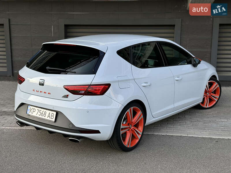 Хэтчбек SEAT Leon 2016 в Киеве