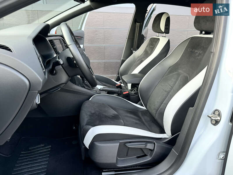 Хэтчбек SEAT Leon 2016 в Киеве