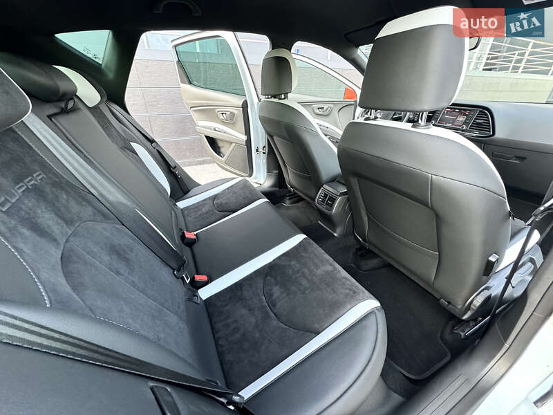 Хэтчбек SEAT Leon 2016 в Киеве