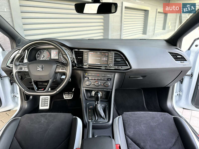 Хэтчбек SEAT Leon 2016 в Киеве