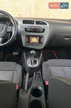 Хэтчбек SEAT Leon 2011 в 
