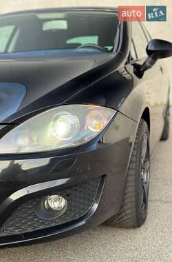 Хэтчбек SEAT Leon 2011 в 