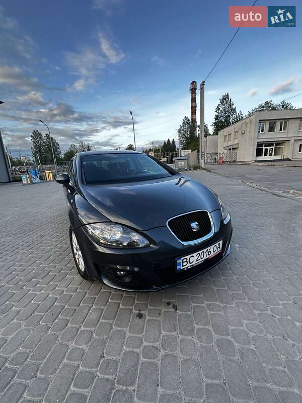 Хэтчбек SEAT Leon 2011 в 
