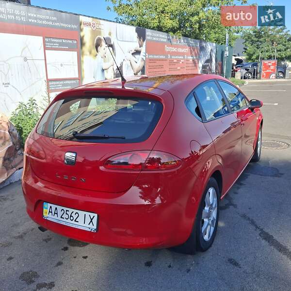 Хэтчбек SEAT Leon 2008 в Киеве