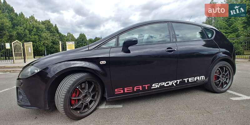 Хэтчбек SEAT Leon 2008 в Киеве
