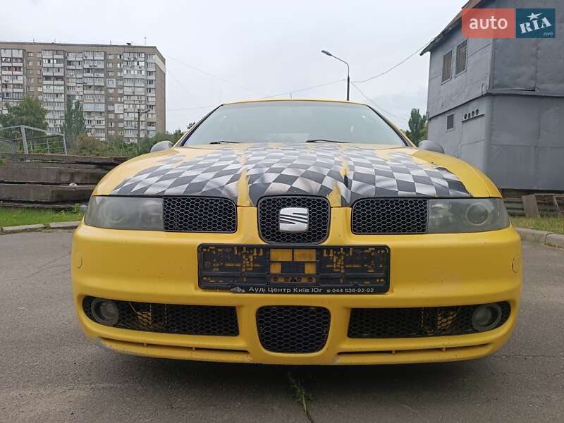 Хэтчбек SEAT Leon 2004 в Хотове