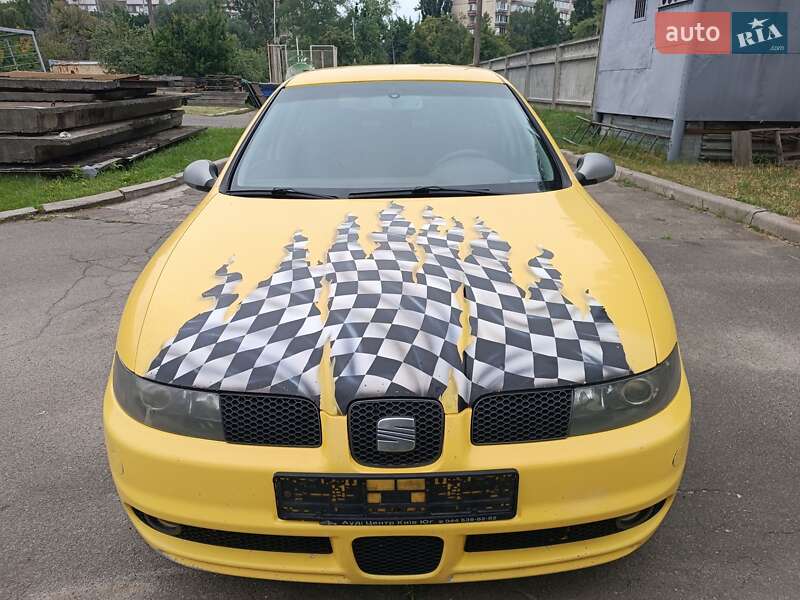 Хэтчбек SEAT Leon 2004 в Хотове
