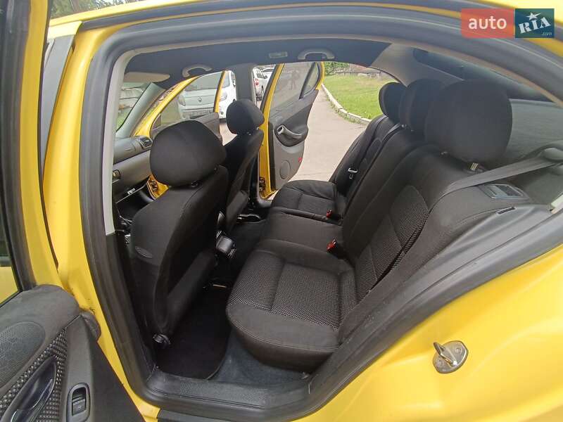 Хэтчбек SEAT Leon 2004 в Хотове