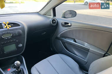 Хэтчбек SEAT Leon 2005 в 