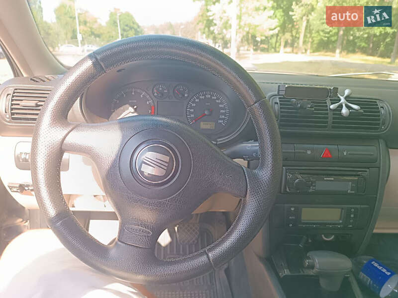 Хэтчбек SEAT Leon 2000 в Киеве