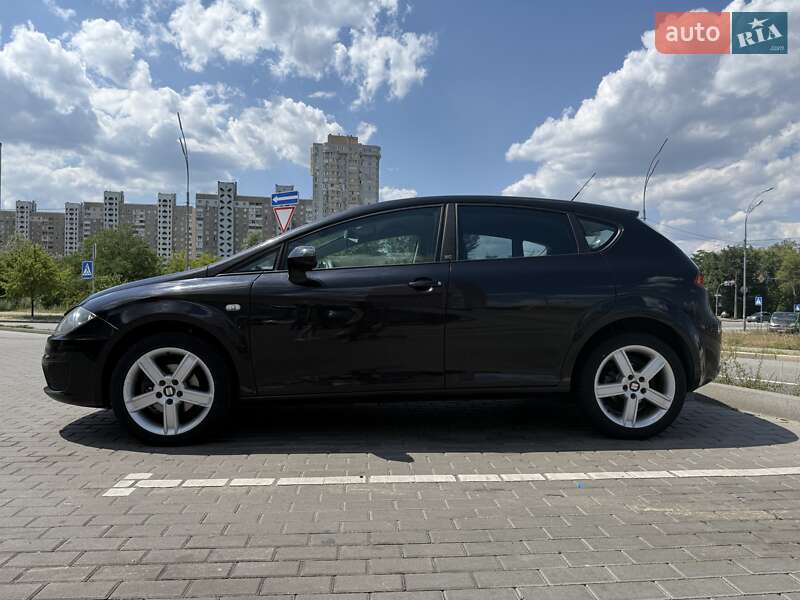 Хэтчбек SEAT Leon 2010 в 