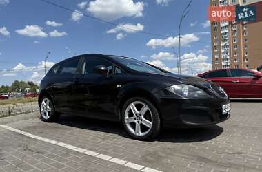 Хэтчбек SEAT Leon 2010 в 