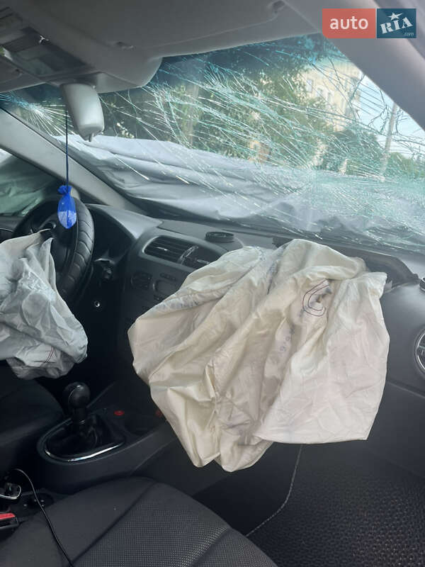 Хетчбек SEAT Leon 2006 в Катюжанці