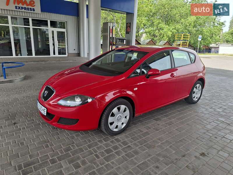 Хэтчбек SEAT Leon 2005 в 