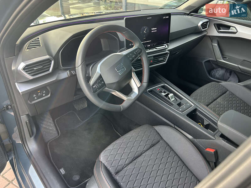Хэтчбек SEAT Leon 2025 в Киеве