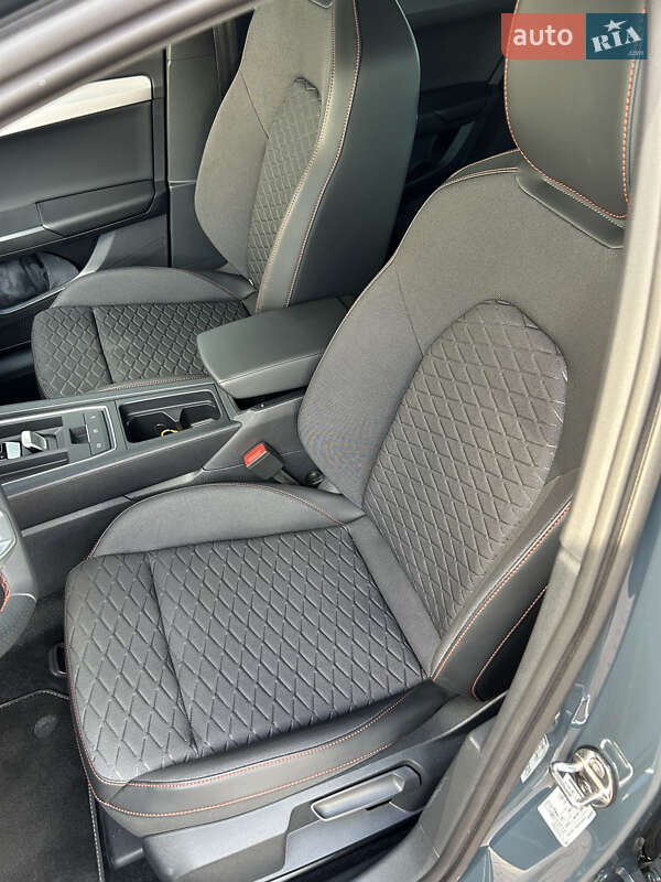 Хэтчбек SEAT Leon 2025 в Киеве