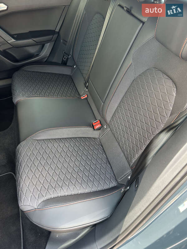 Хэтчбек SEAT Leon 2025 в Киеве