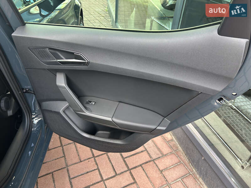 Хэтчбек SEAT Leon 2025 в Киеве