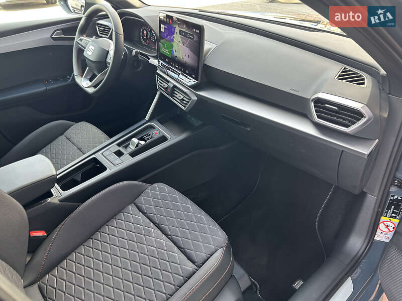 Хэтчбек SEAT Leon 2025 в Киеве
